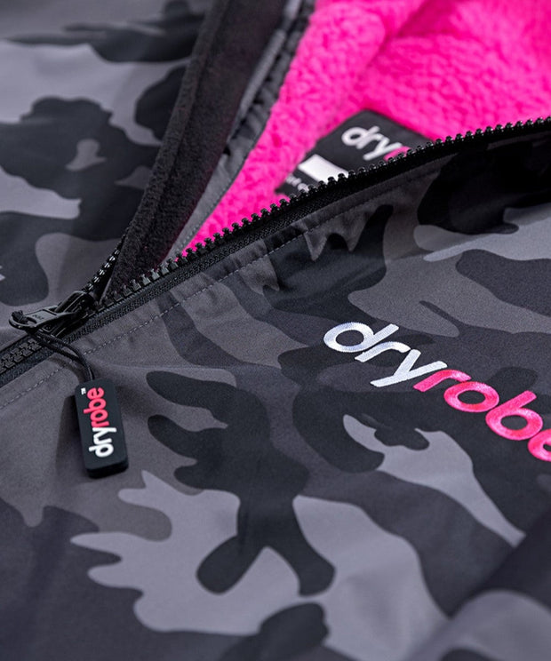 Dryrobe Advance Unisex Long Sleeve - Black Camo/Pink