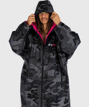 Dryrobe Advance Unisex Long Sleeve - Black Camo/Pink