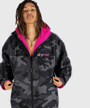 Dryrobe Advance Unisex Long Sleeve - Black Camo/Pink